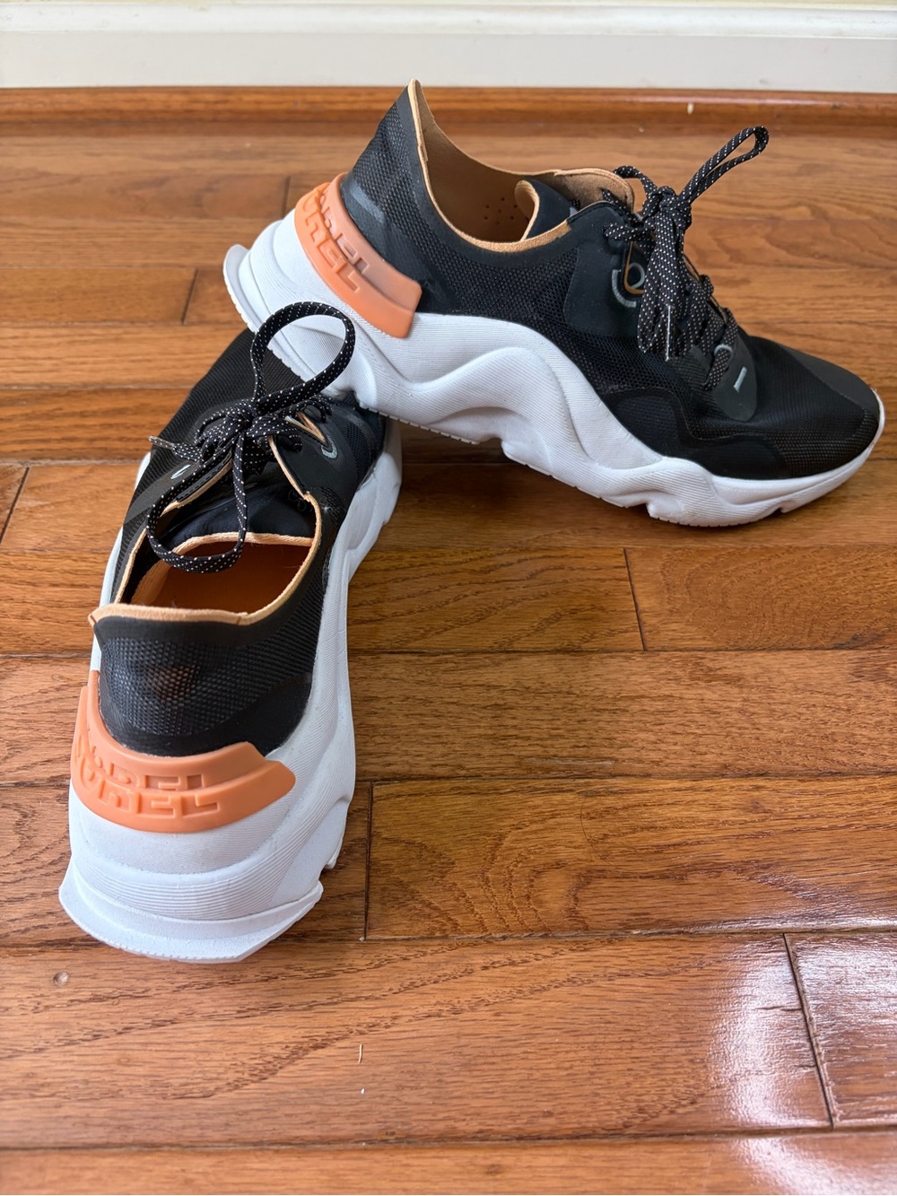 Sorel Women’s Kinetic RNEGD Float Sneakers – Black / Peach – Size US 9 Chunky